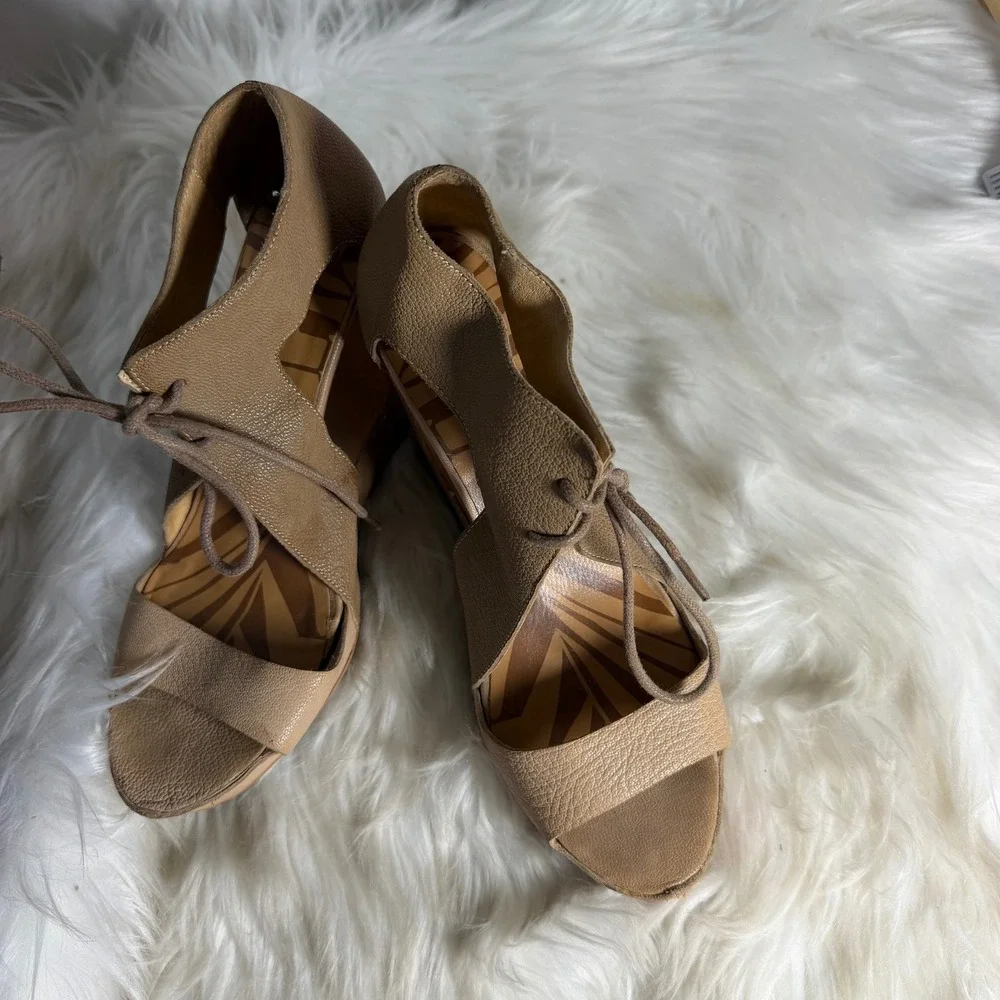 Matiko Paris Leather Cutout Wedge Sandals Two Tone Tan/Taupe Platform‎ Heel Sz 7